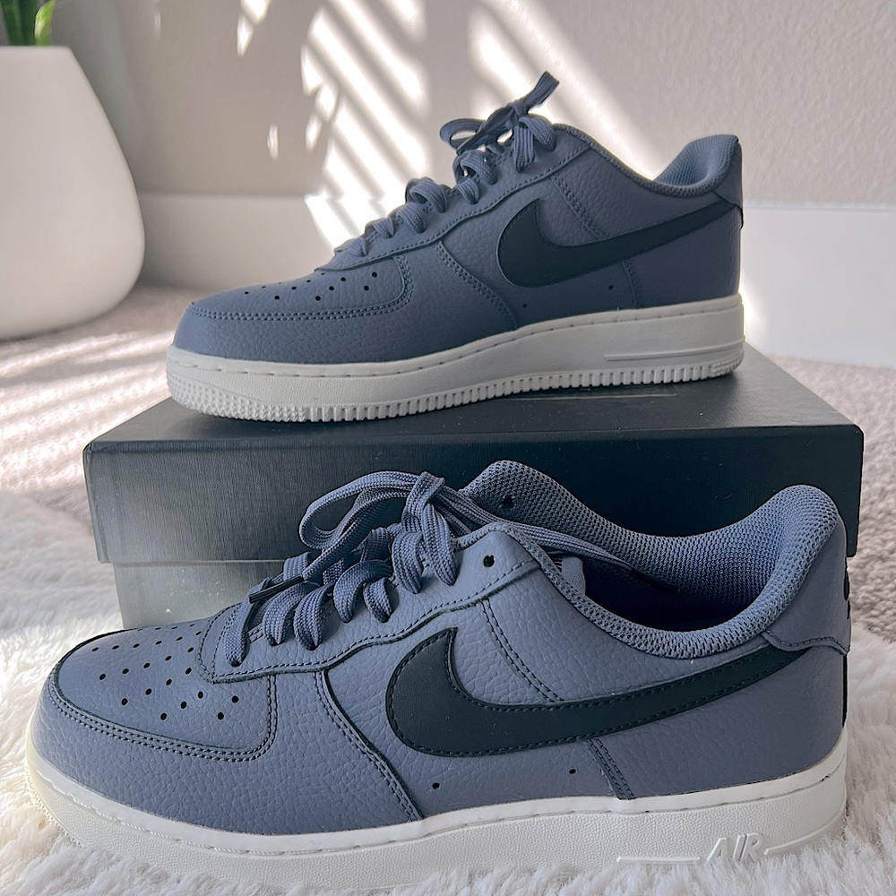 NIKE Air Force 1 in gray